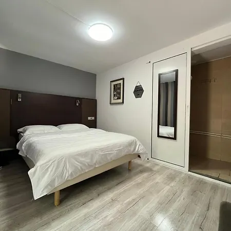 Dharma House 招待所 *